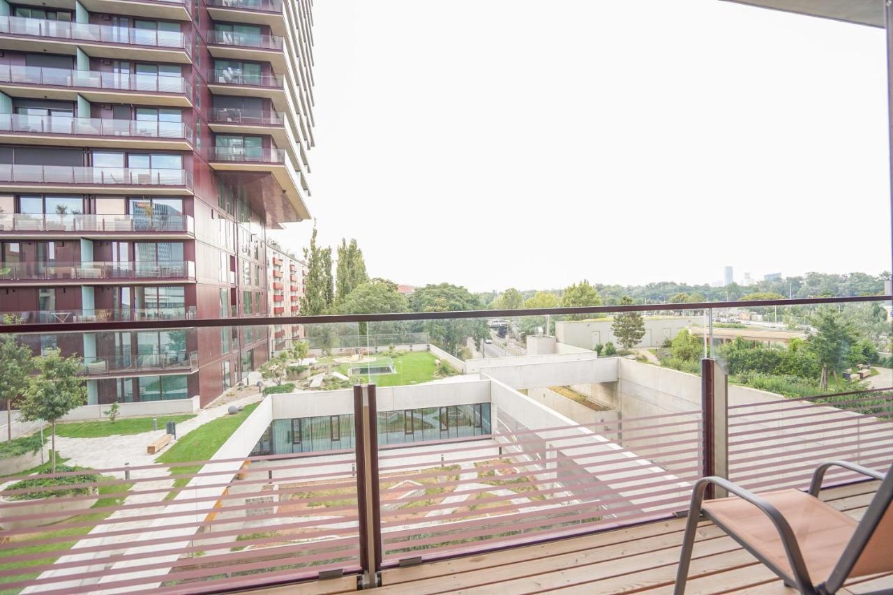 In High-rise On The Danube * Viena