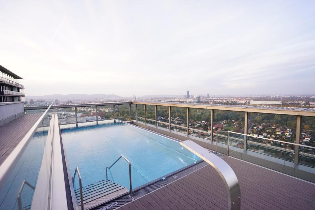 In High-rise On The Danube Apartamento